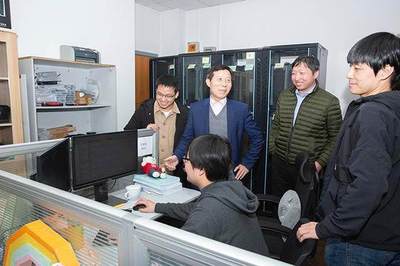 智慧防疫新突破 上海交大團隊為騰訊健康碼開發人臉識別技術，榮獲上?？萍歼M步特等獎